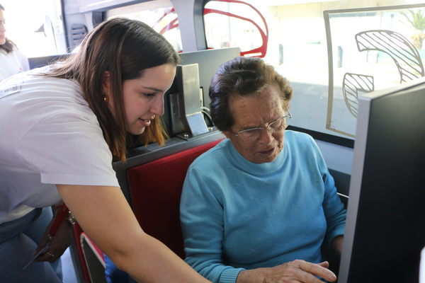 Momento de aprendizagem na viatura da CCIDG, equipada com tecnologias digitais ©RFX