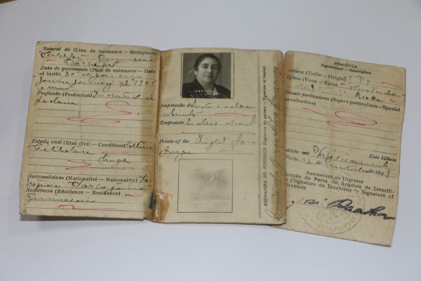 Documento de identificação de Maria da Graça Lourenço, filha de António Manuel Lourenço